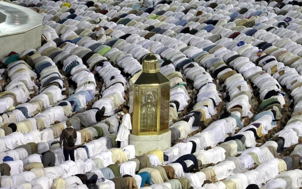 Maqam e Ibrahim – the stone marking Prophet Ibrahim's (PBUH) standing place during the Kaaba's construction.