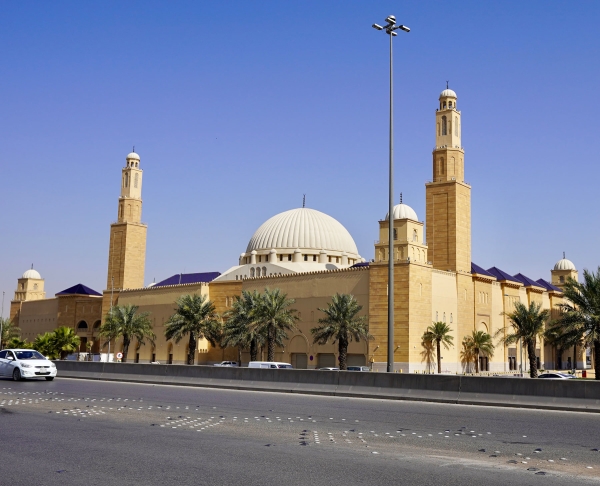 Al Rajhi Mosque in Riyadh, Saudi Arabia – a grand mosque known for its modern architecture and spiritual significance.