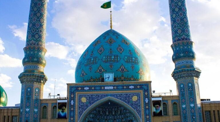 Jamkaran Mosque, a significant religious site in Qom, Iran, known for its association with Imam Mahdi.