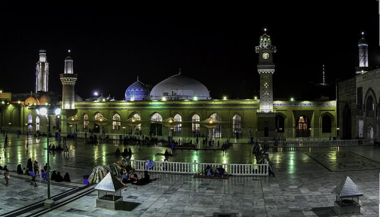 Sheikh Abdul Qadir Jilani – A renowned Islamic scholar and Sufi saint, known for his spiritual teachings and leadership.