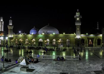 Sheikh Abdul Qadir Jilani – A renowned Islamic scholar and Sufi saint, known for his spiritual teachings and leadership.